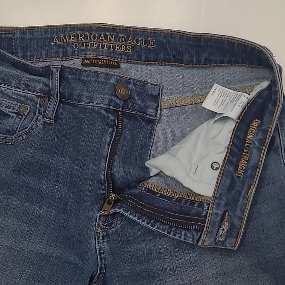 AE 360 Extreme Flex Jeans Straight Mid Wash Midi Waist Rise Whiskered Worn 31x32
